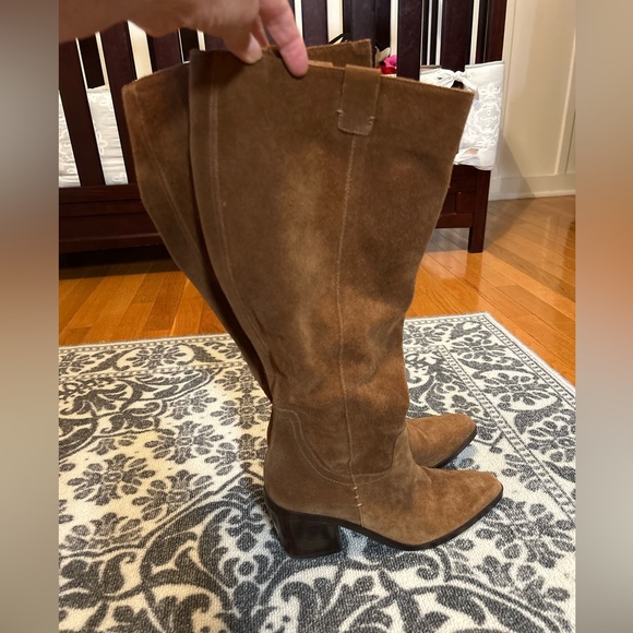 27 Edit Naturalizer suede boots - Picture 1 of 6